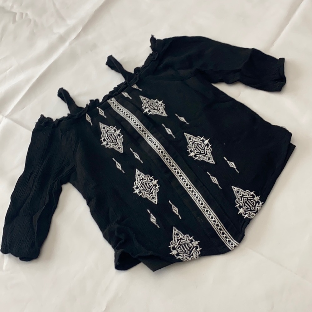 Little girls off the shoulders Aztec pattern top
